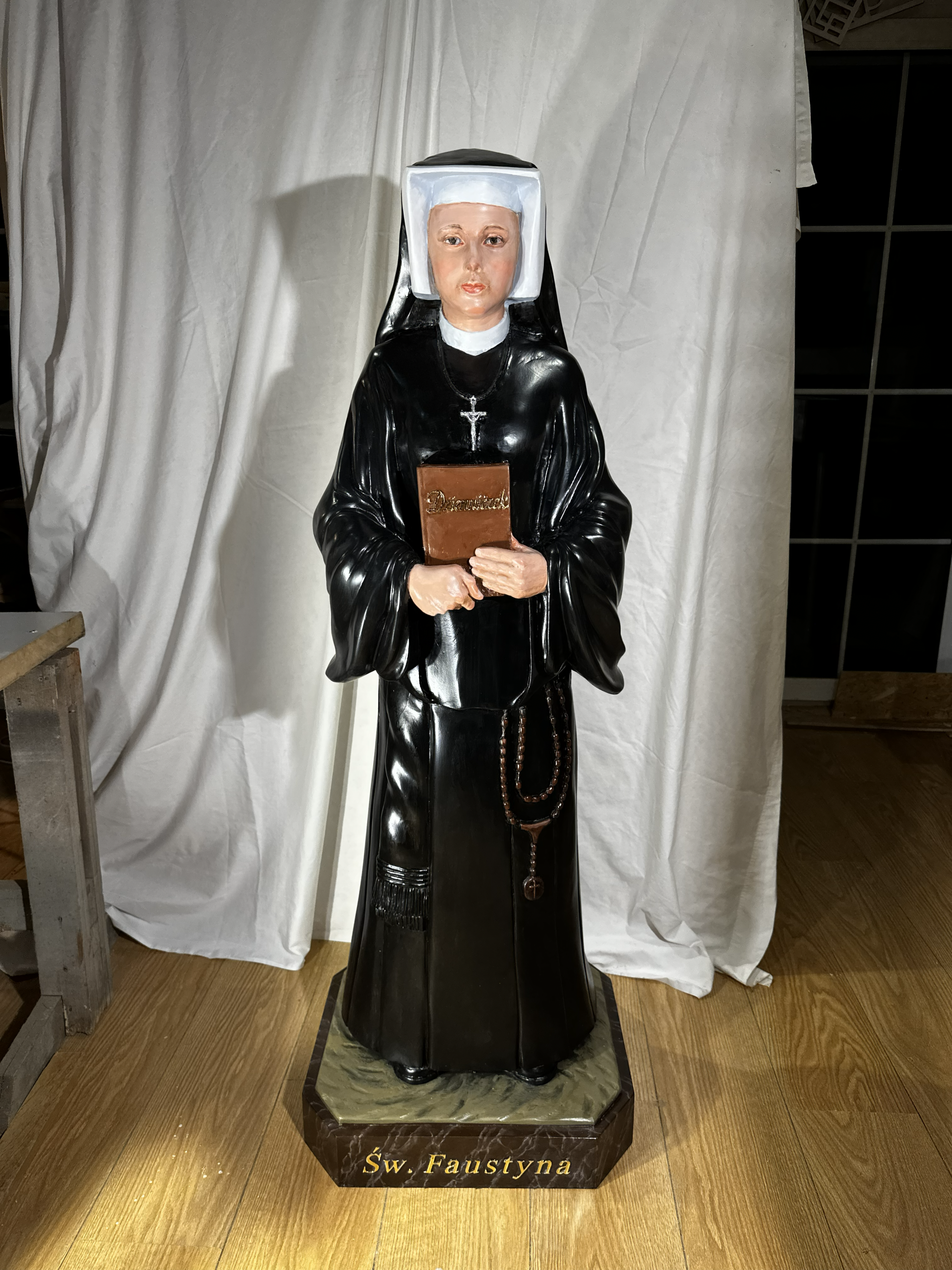 Św. Faustyny – rzeźba drewniana na zamówienie - obrazek 4