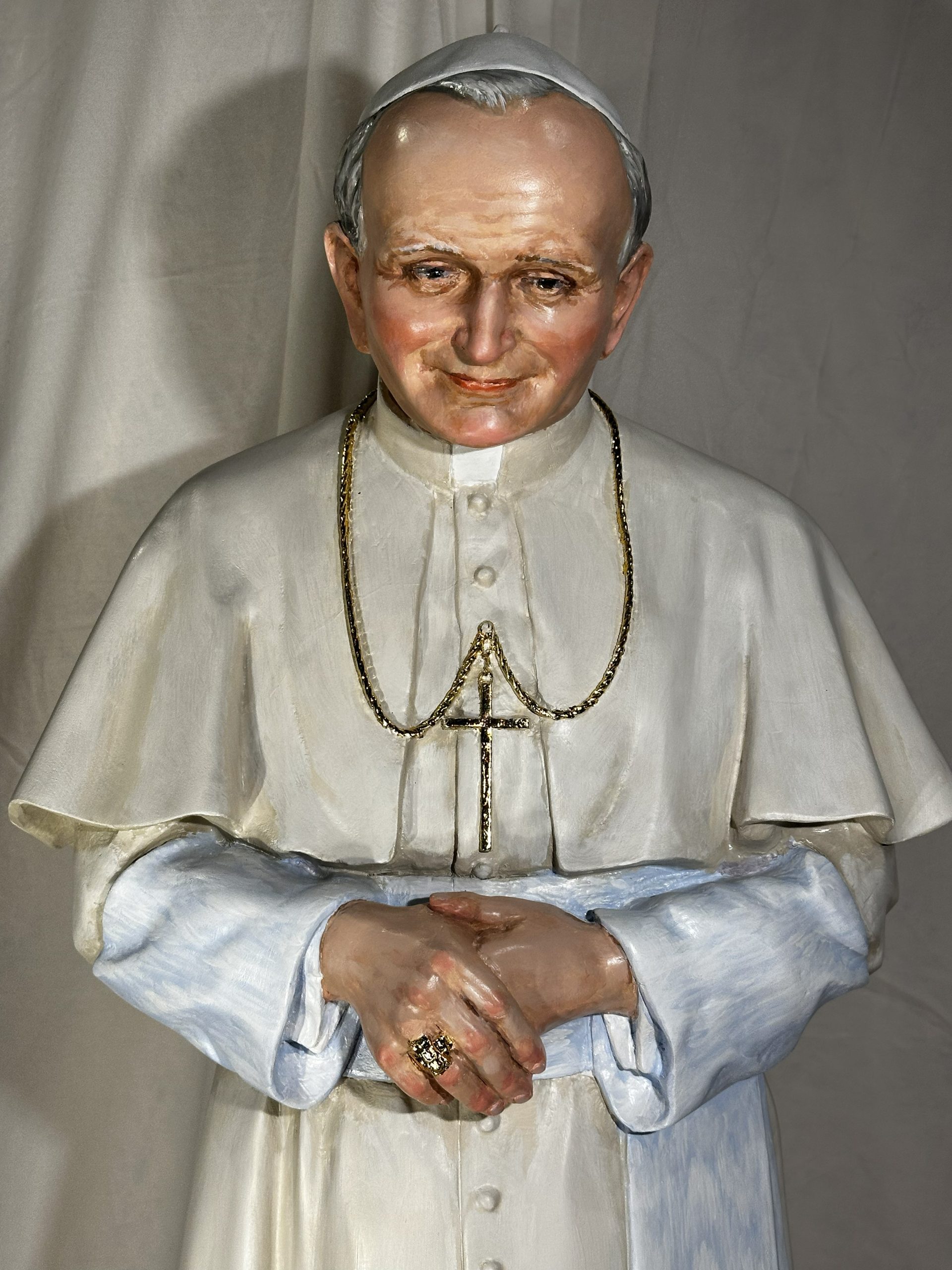 Św. Jan Paweł II – rzeźba drewniana na zamówienie - Image 2