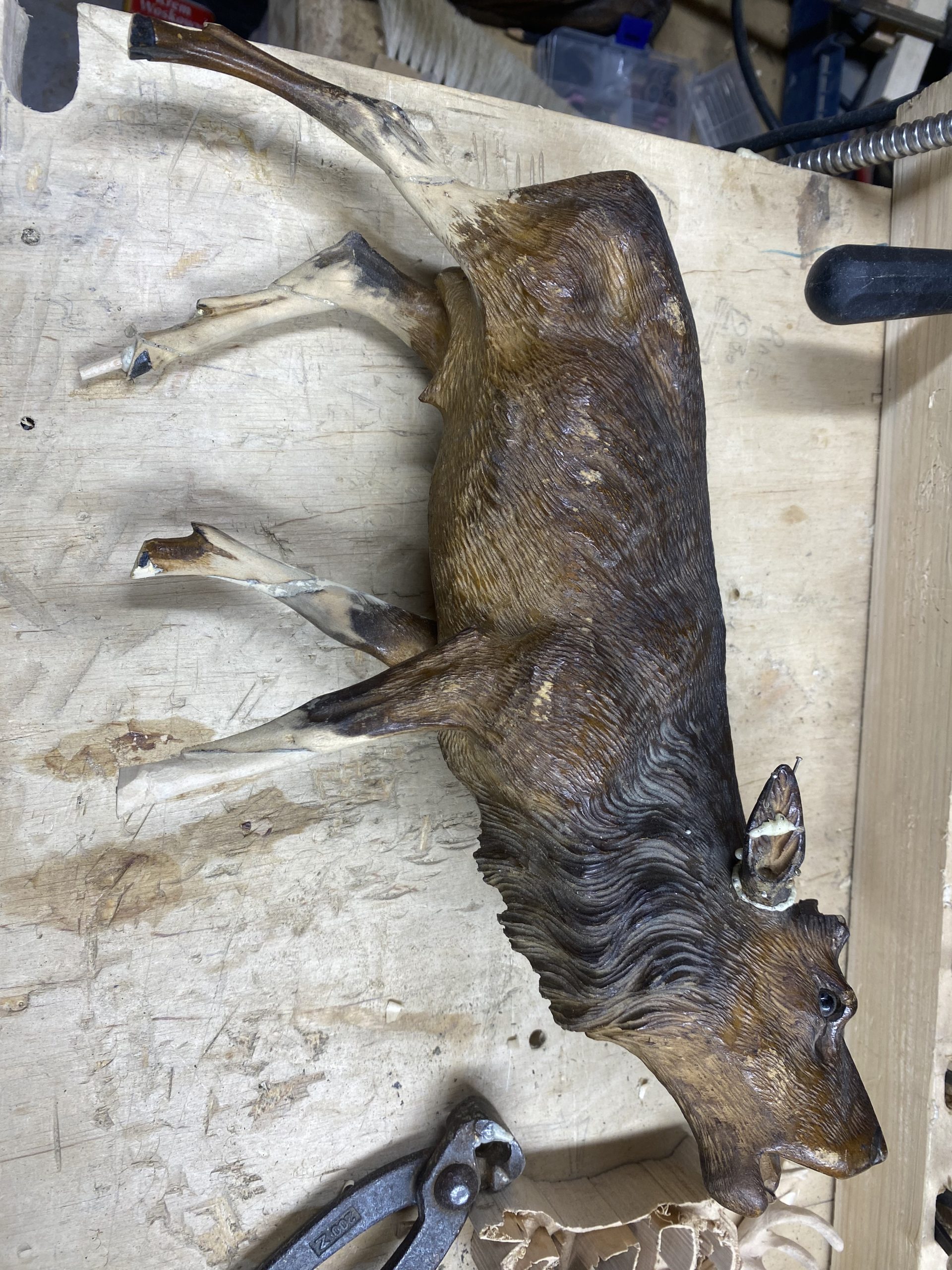 Fragmenty rzeźby przed renowacją