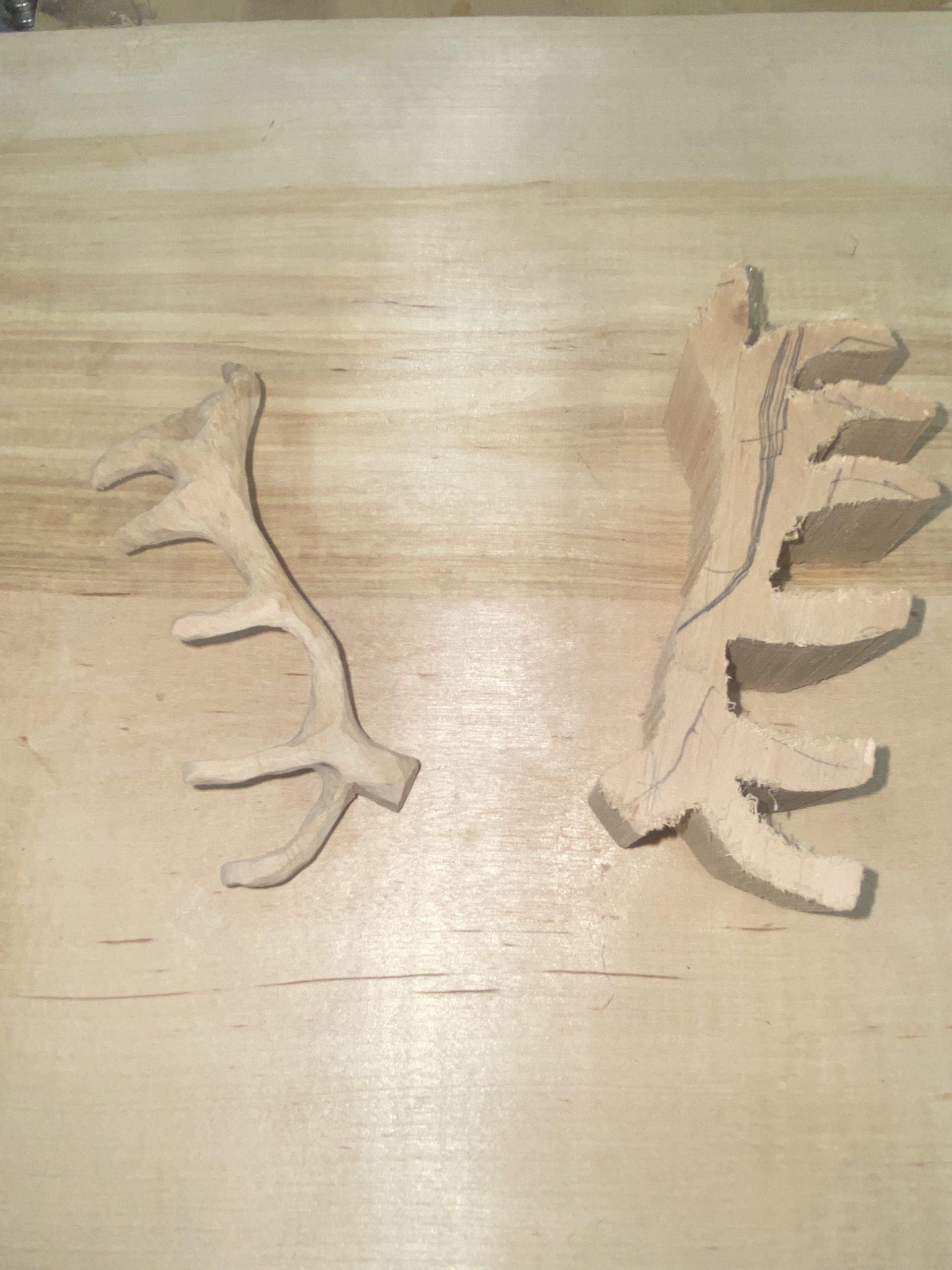 Montaż nóg rzeźby