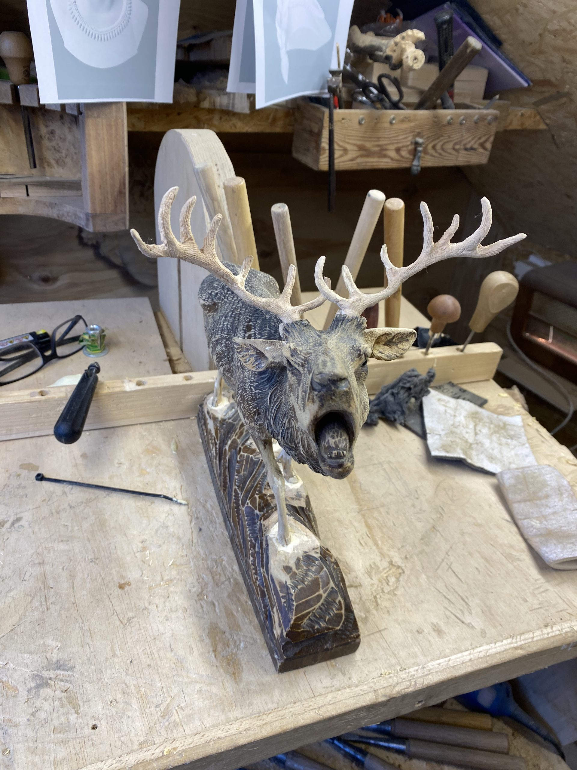 Bejcowanie rzeźby – etap kolorystyczny