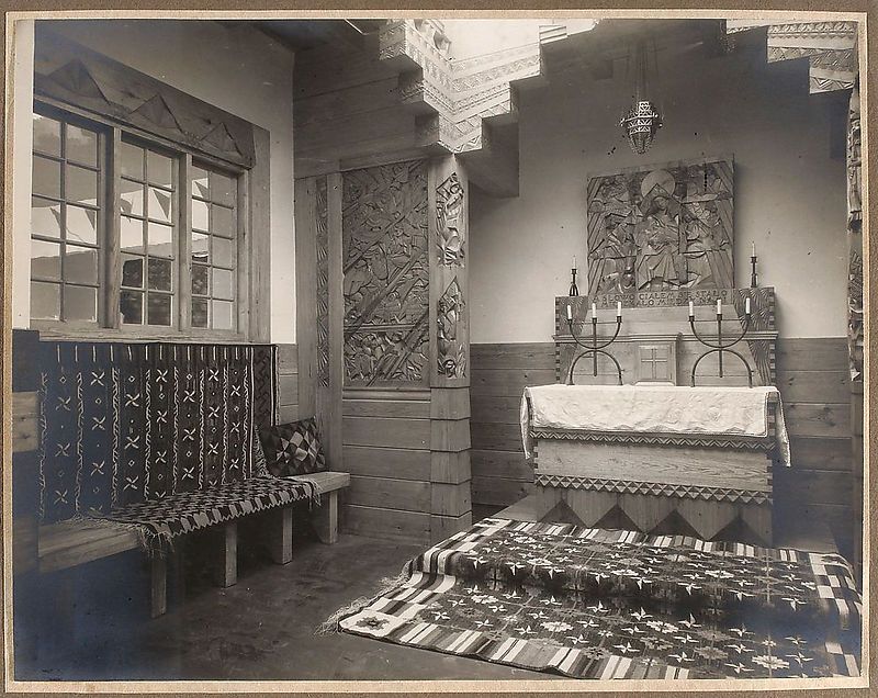 Archiwalne wnętrze kapliczki z polskiej ekspozycji na Wystawie Paryskiej 1925